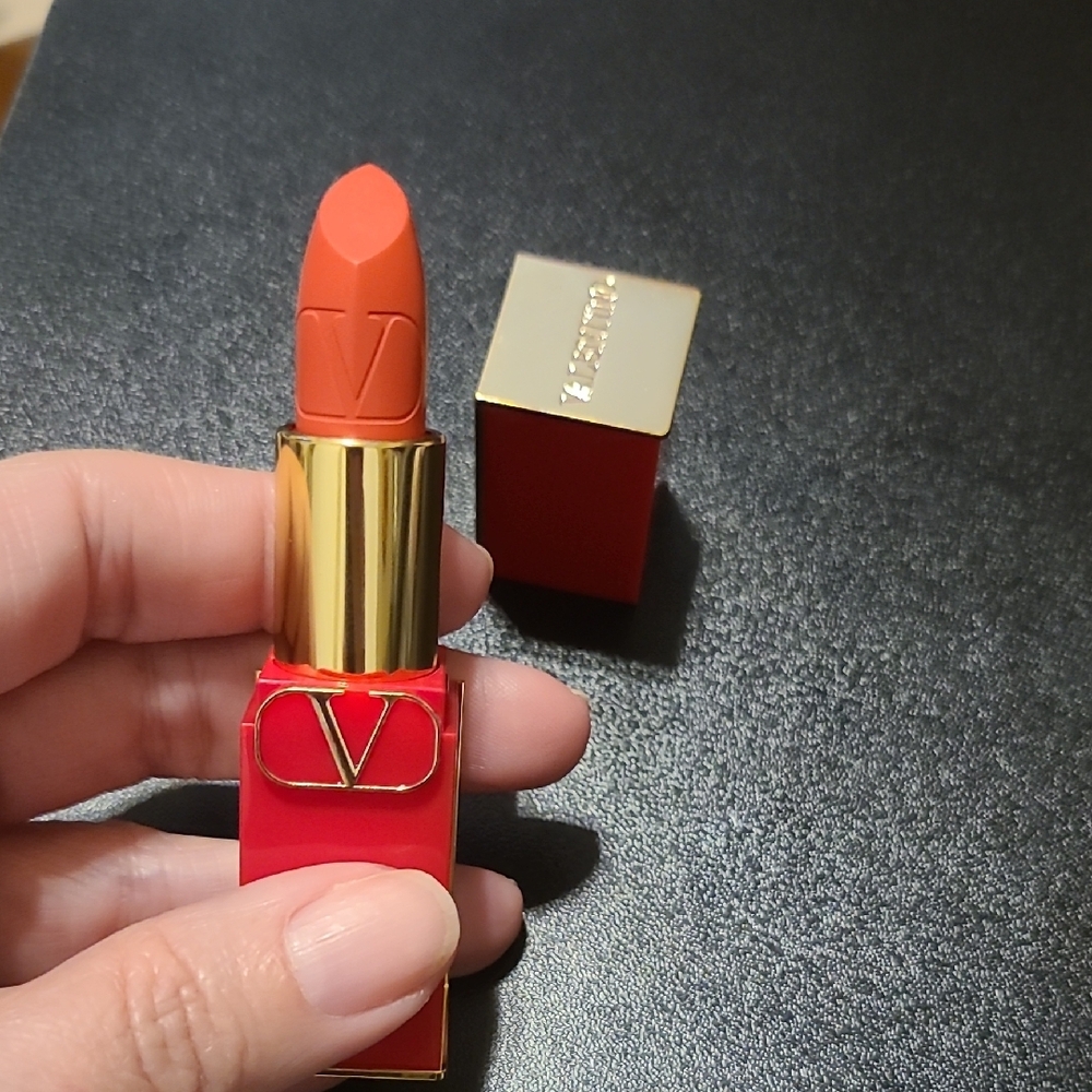 Rosso Valentino Lipstick - Satin 400R Roma Fab - Picture 6 of 6